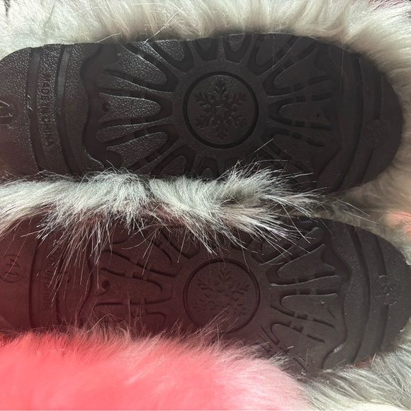 NWOT Gray Faux Fur Boots Size 7/8 - Picture 4 of 5